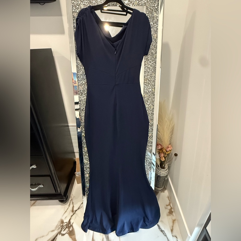 Elegant Navy Blue Evening Gown - Picture 2 of 4